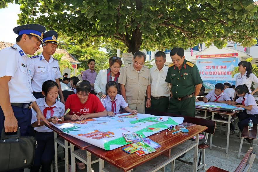 Triển khai nhiều hoạt động ý nghĩa gắn kết cùng ngư dân bám biển