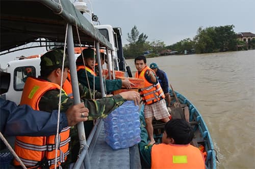 Chủ động giúp dân trong gian khó