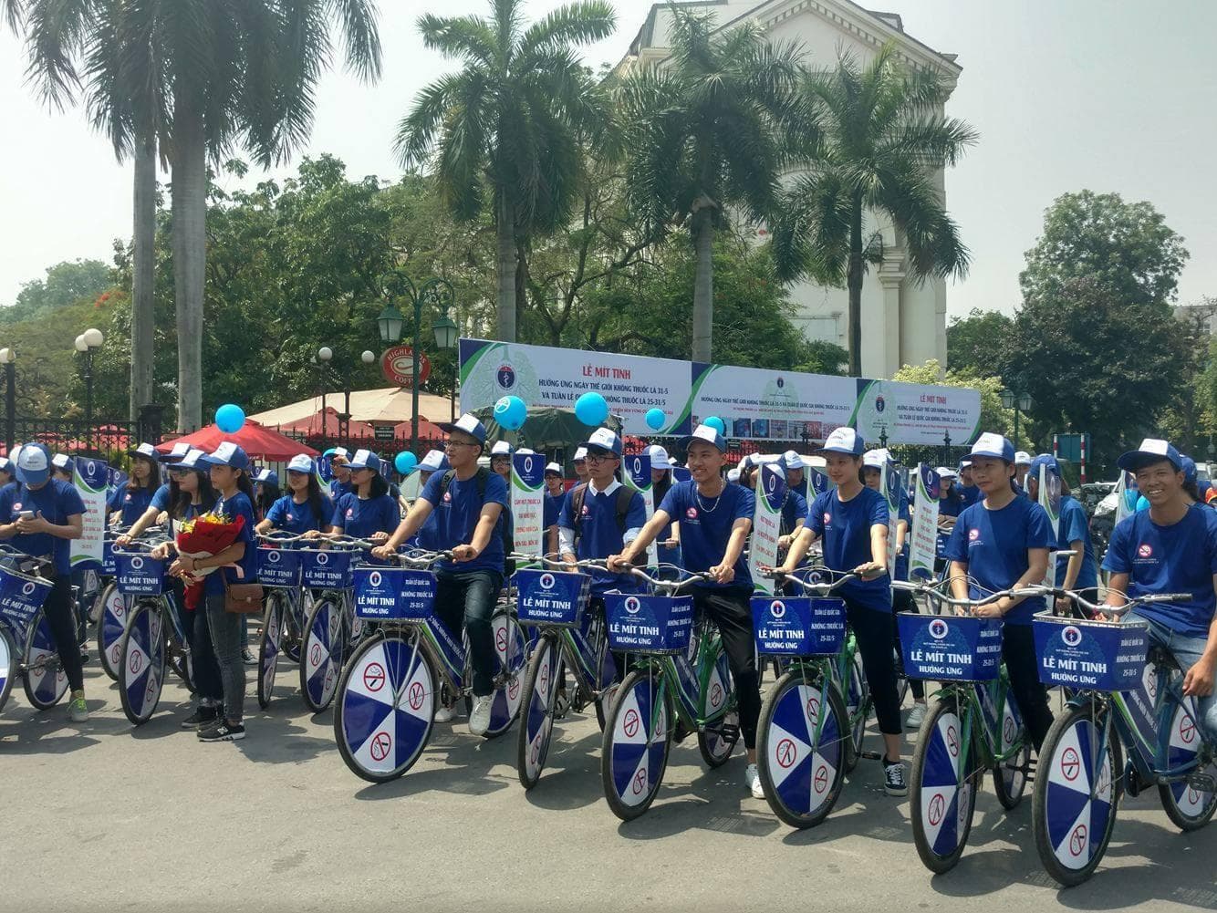 Tăng thuế thuốc lá hay nâng cao ý thức của người dân?