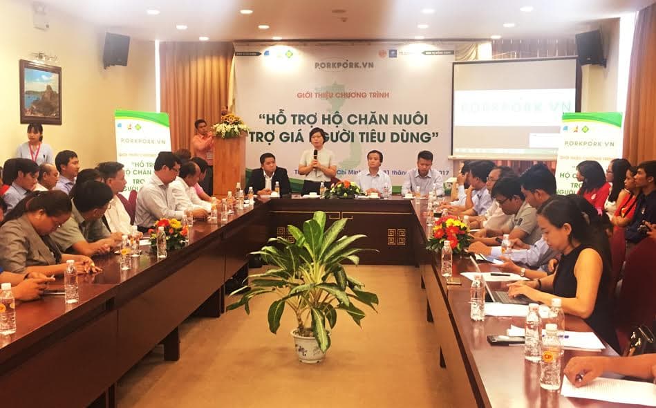 Khởi động chương trình hỗ trợ hộ chăn nuôi, trợ giá người tiêu dùng