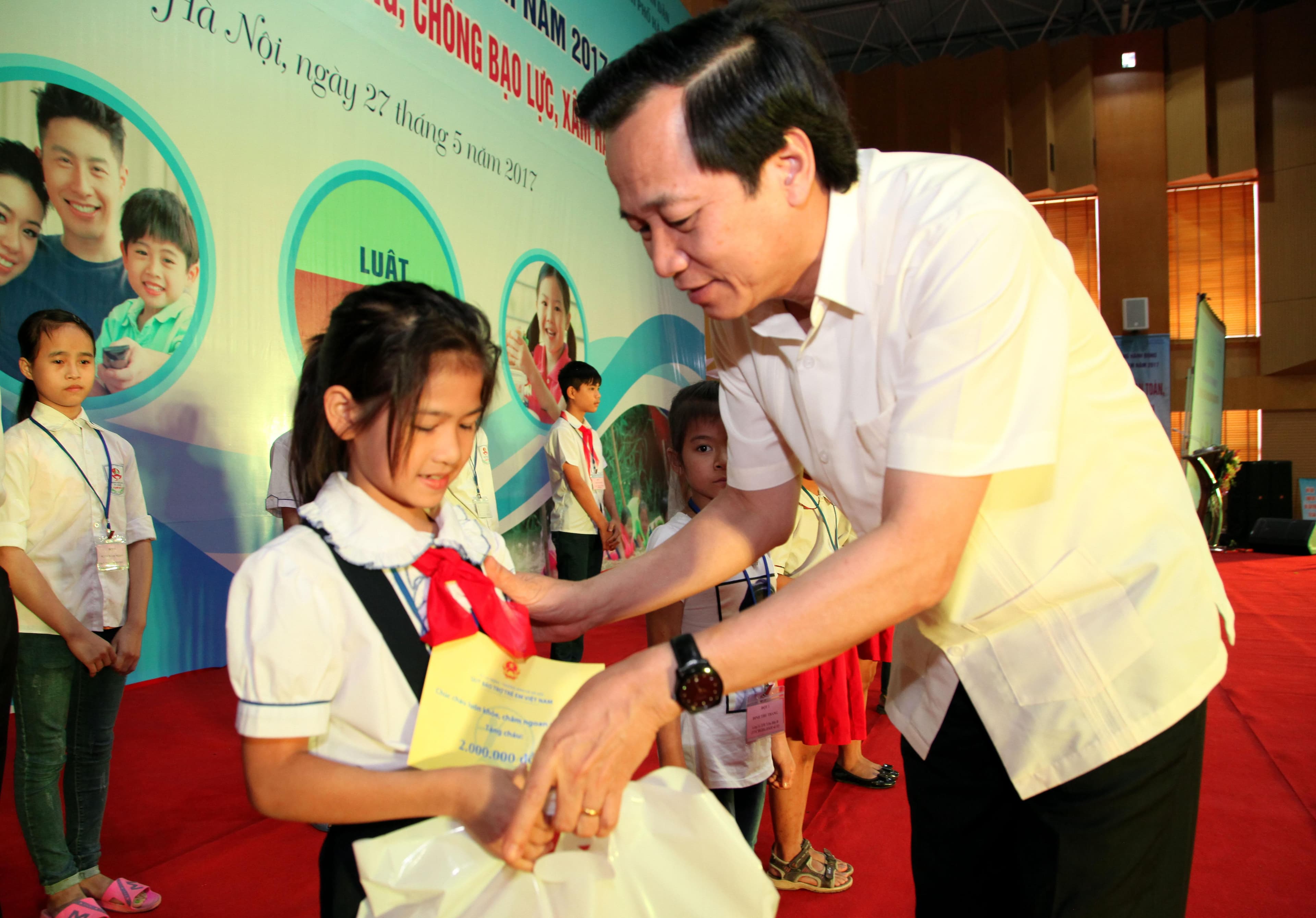 Bảo vệ trẻ em trước nguy cơ xâm hại, bạo hành