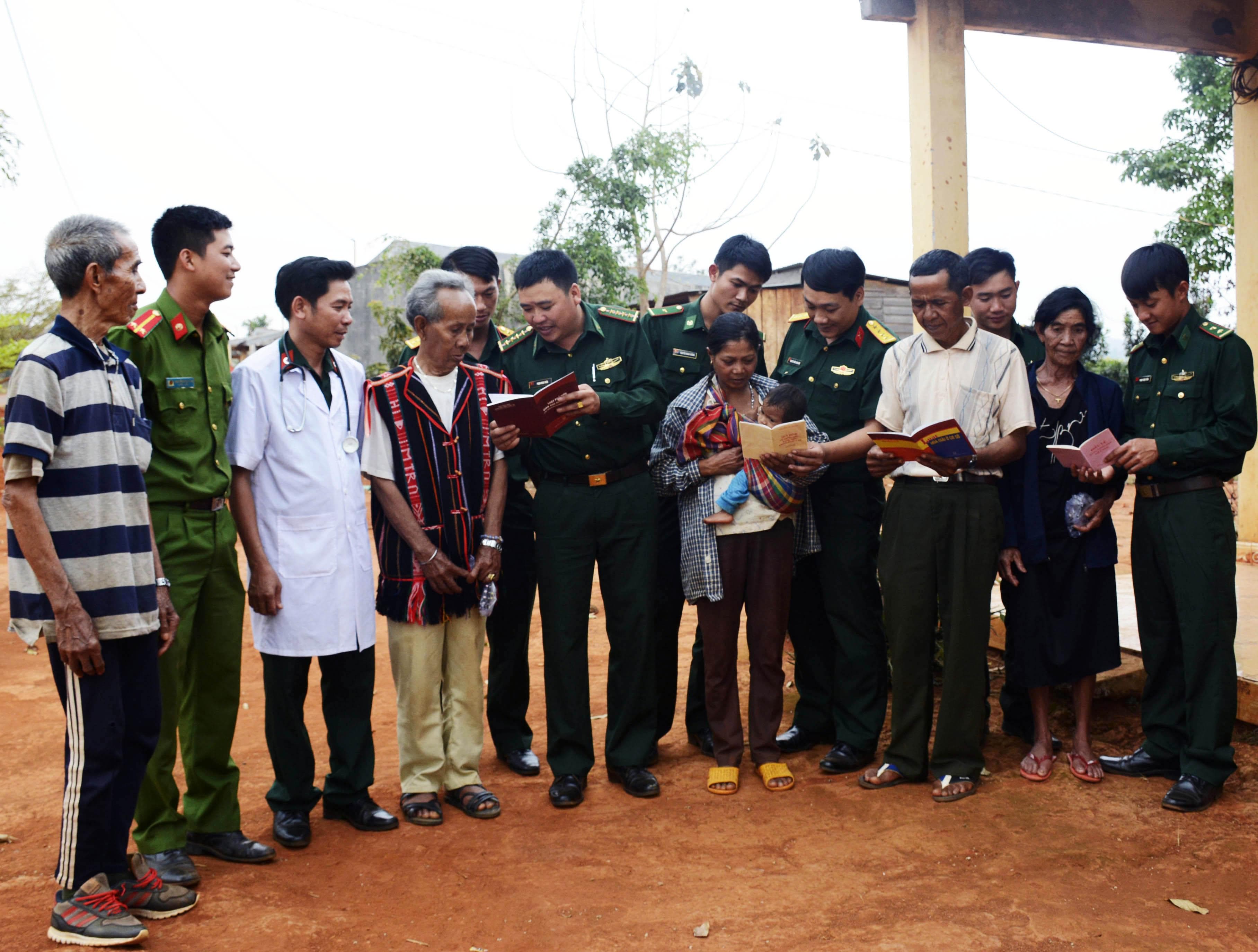 Bài 3: Xây thế trận biên cương vững mạnh (tiếp theo và hết)