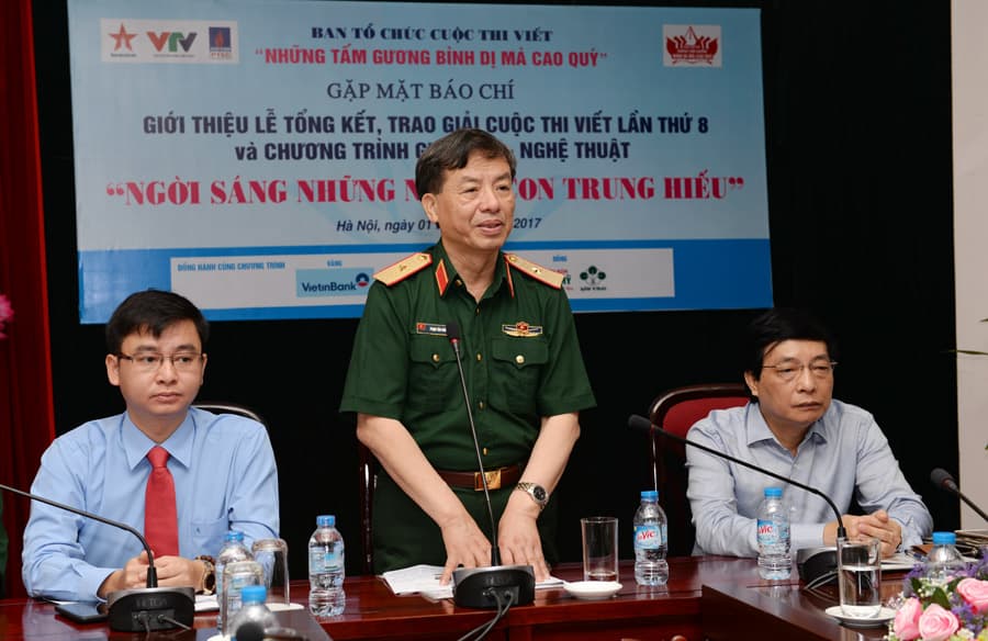 15 tác phẩm đoạt giải Cuộc thi viết “Những tấm gương bình dị mà cao quý” lần thứ 8