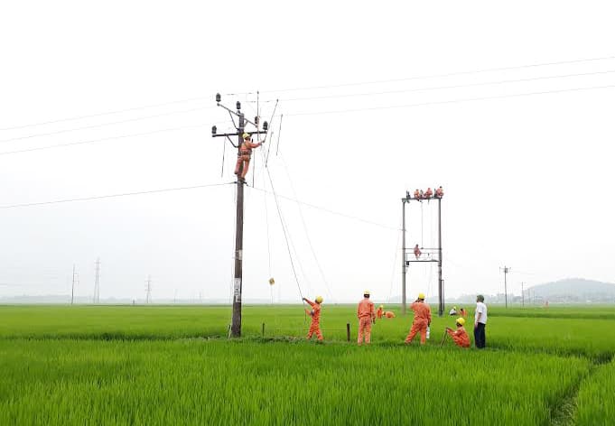 Chủ động bảo đảm an toàn cung ứng điện trong mùa mưa bão