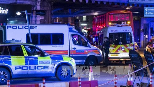 Vụ đâm xe tải trên Cầu London: Cảnh sát Anh thông báo ít nhất 1 người thiệt mạng