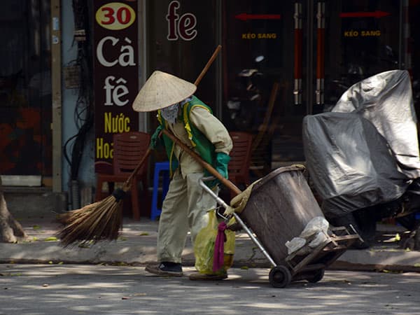 Hà Nội: Vất vả mưu sinh dưới nắng nóng như đổ lửa