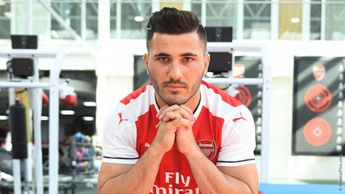 Arsenal chiêu mộ tân binh đầu tiên trong hè 2017