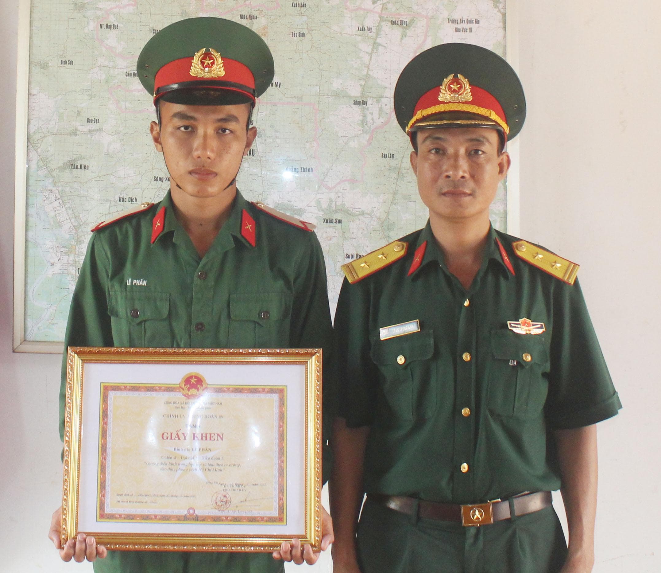 "Xin được cảm ơn đồng chí Lê Phấn"