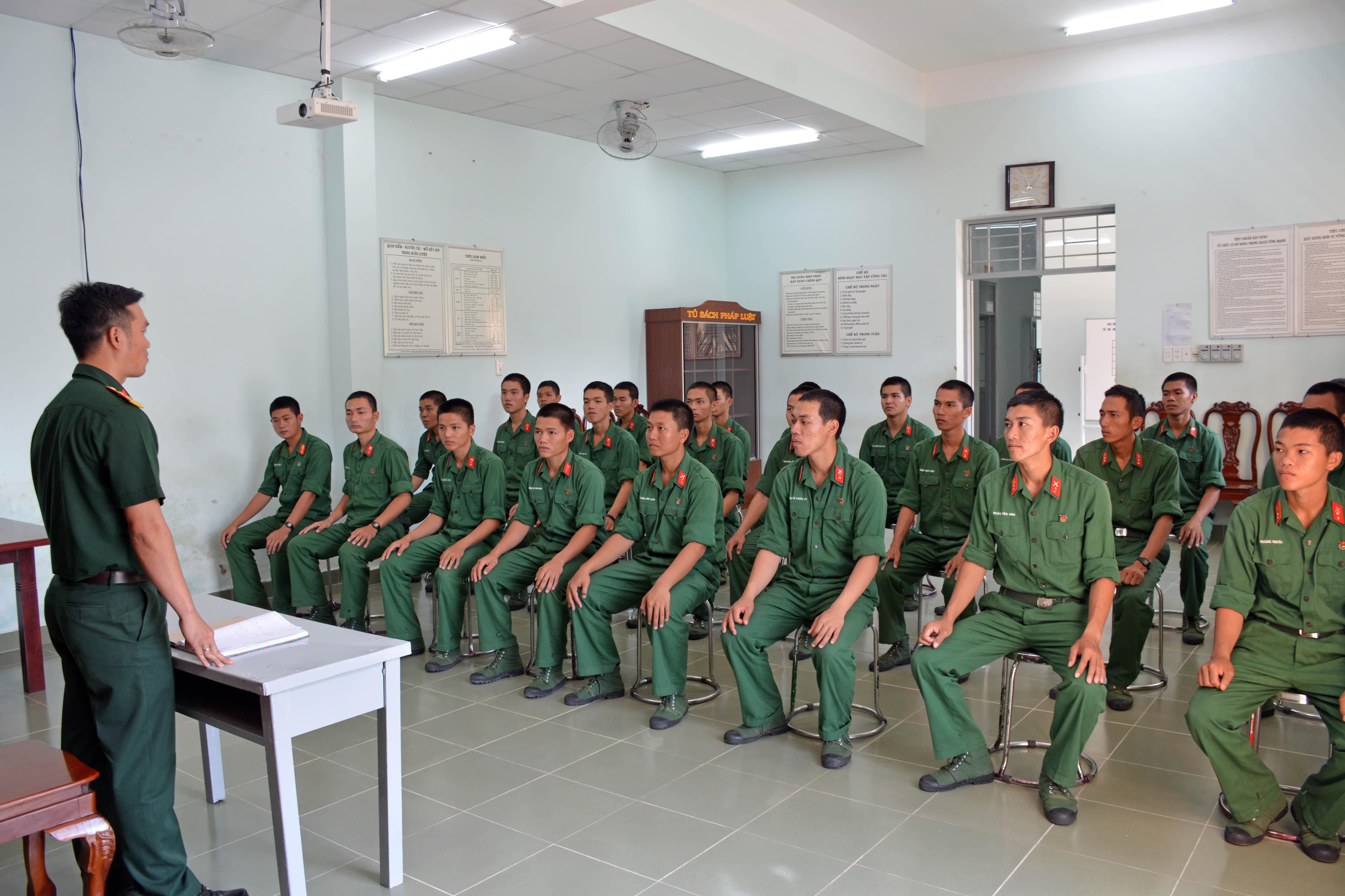 Những người anh của chiến sĩ