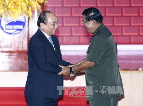Thủ tướng Nguyễn Xuân Phúc làm việc với Thủ tướng Campuchia Samdech Techo Hun Sen