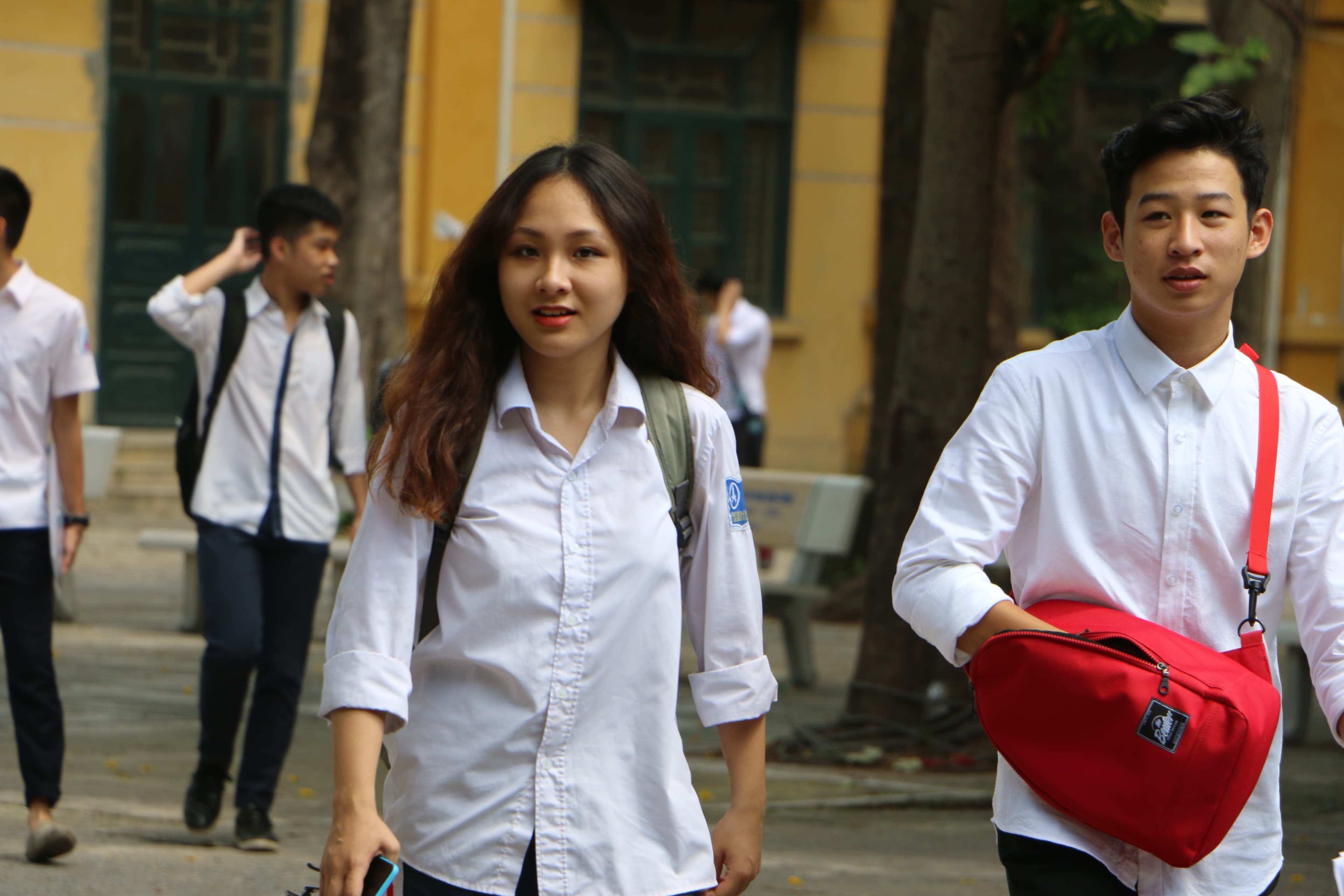 Thí sinh bước vào môn thi trắc nghiệm đầu tiên của kỳ thi tốt nghiệp THPT Quốc gia năm 2017