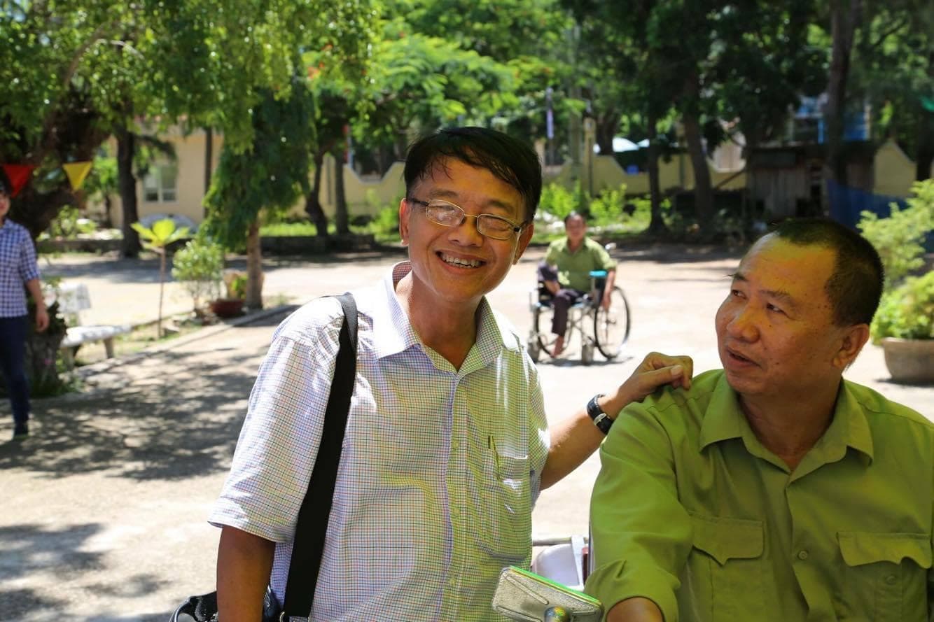 Nhà báo nặng lòng với thương binh