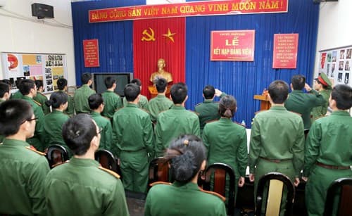 Chăm lo giáo dục, bồi dưỡng, rèn luyện đội ngũ cán bộ, đảng viên