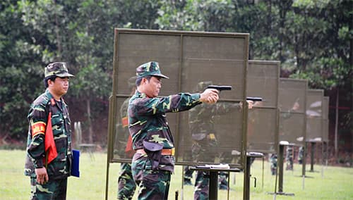 Những ngày sôi động ở Miếu Môn