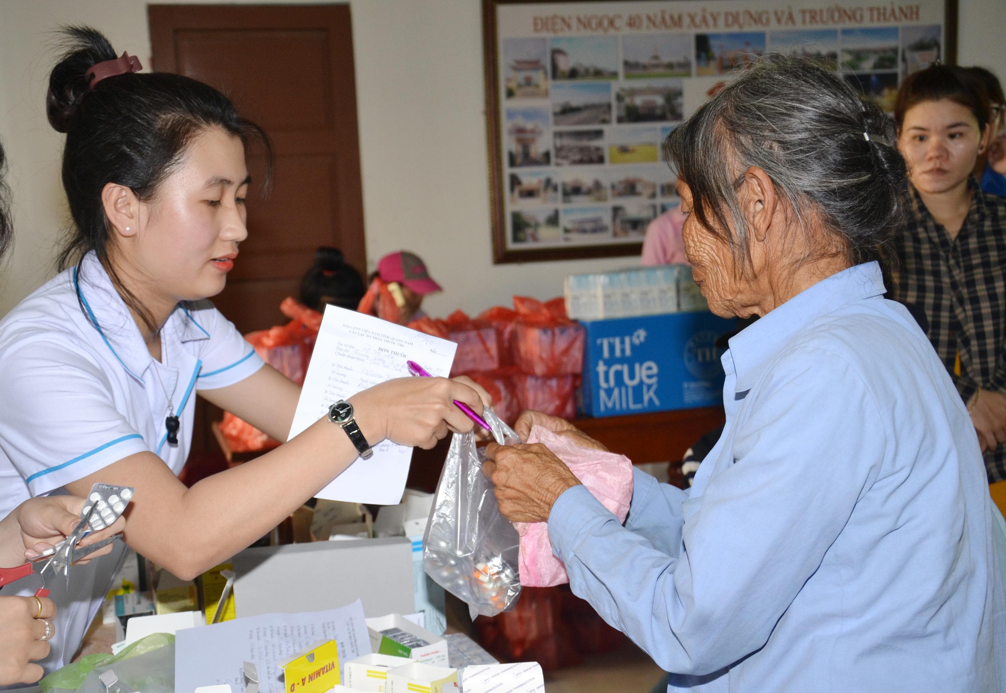 Tuổi trẻ “Theo bước chân những người anh hùng”