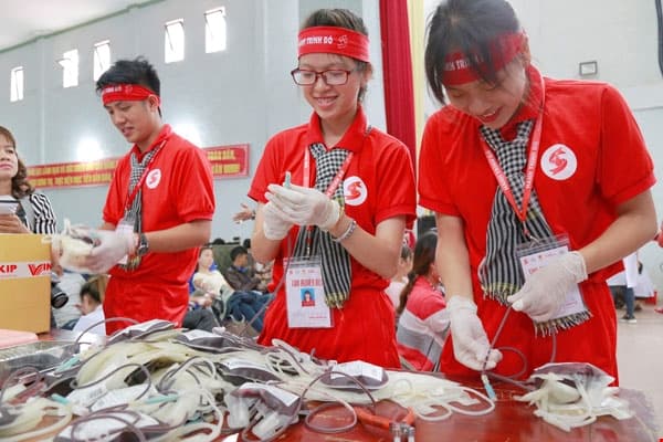 Những giọt máu từ buôn làng xa xôi