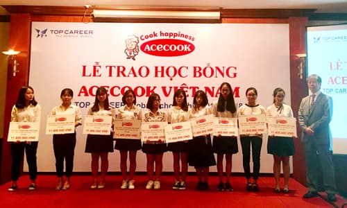 60 sinh viên xuất sắc nhận học bổng của Acecook Việt Nam