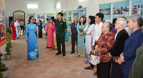 Khai mạc triển lãm “Sáng ngời đạo lý uống nước nhớ nguồn, đền ơn đáp nghĩa”