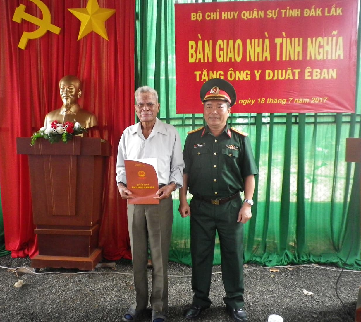 Bộ CHQS tỉnh Đắk Lắk trao Nhà tình nghĩa tặng thương binh