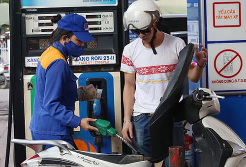 Giá xăng RON 92 tăng hơn 350 đồng một lít