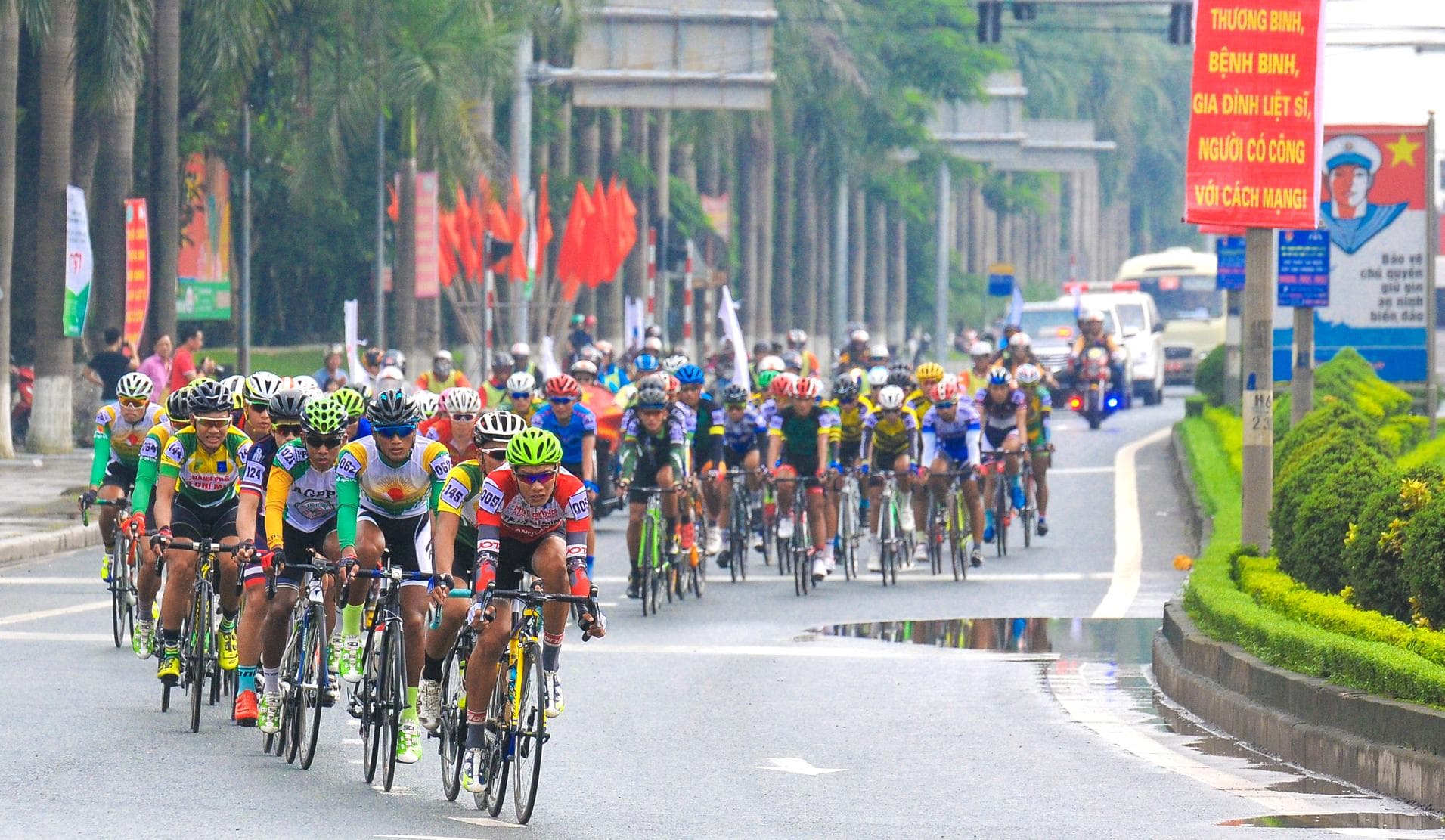 Cuộc đua xe đạp “Về Trường Sơn-2017, Cúp Báo Quân đội nhân dân”:  Ý chí người chiến sĩ Trường Sơn