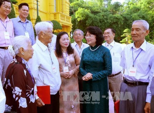 Phó Chủ tịch nước Đặng Thị Ngọc Thịnh tiếp Đoàn Đại biểu Quốc hội tỉnh Vĩnh Long qua các thời kỳ