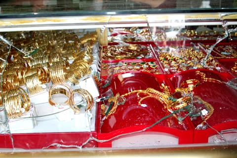 Điện Biên: Thanh niên cướp tiệm vàng trong đêm