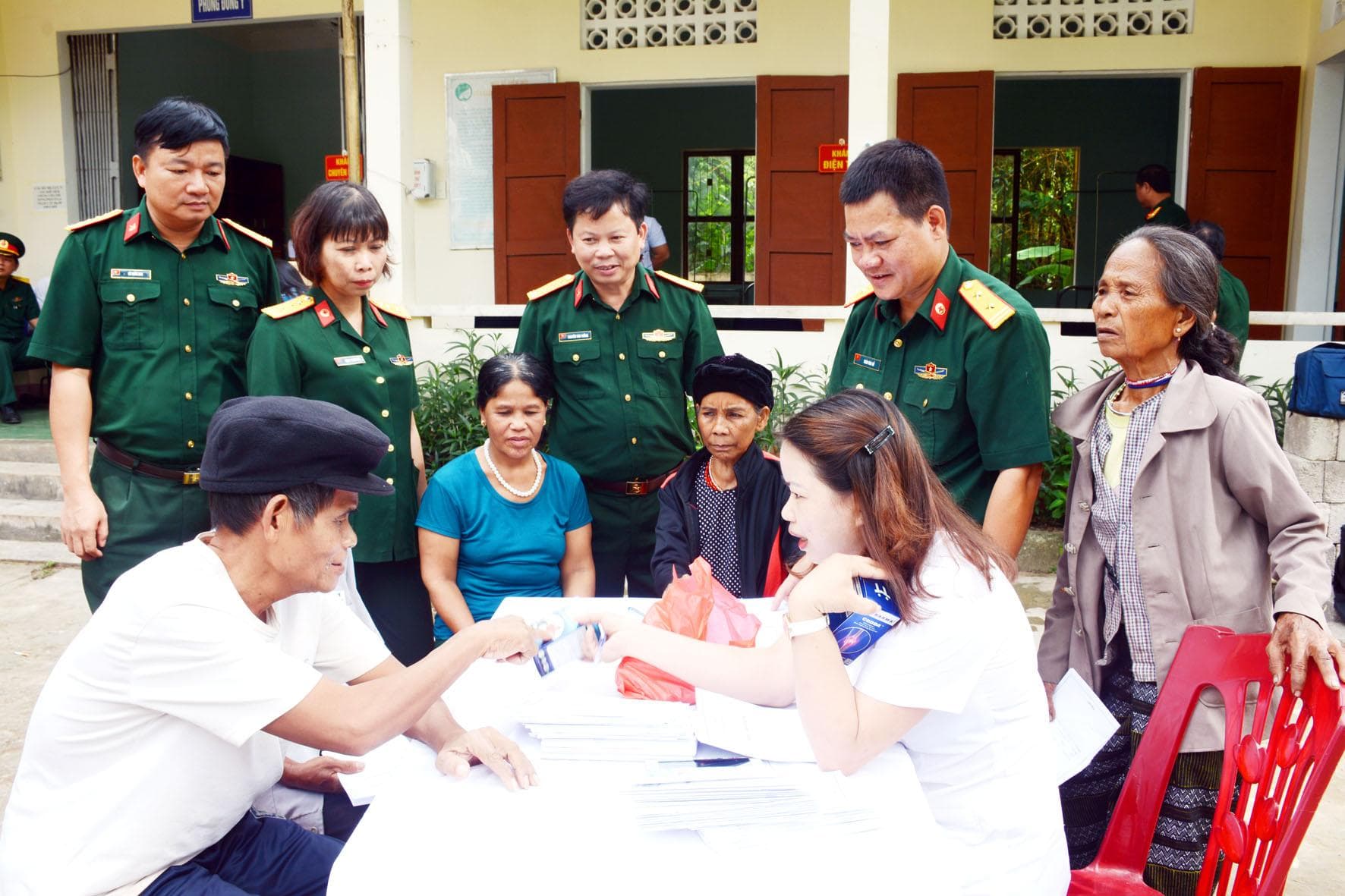 Đất nghèo... sâu nặng nghĩa tình