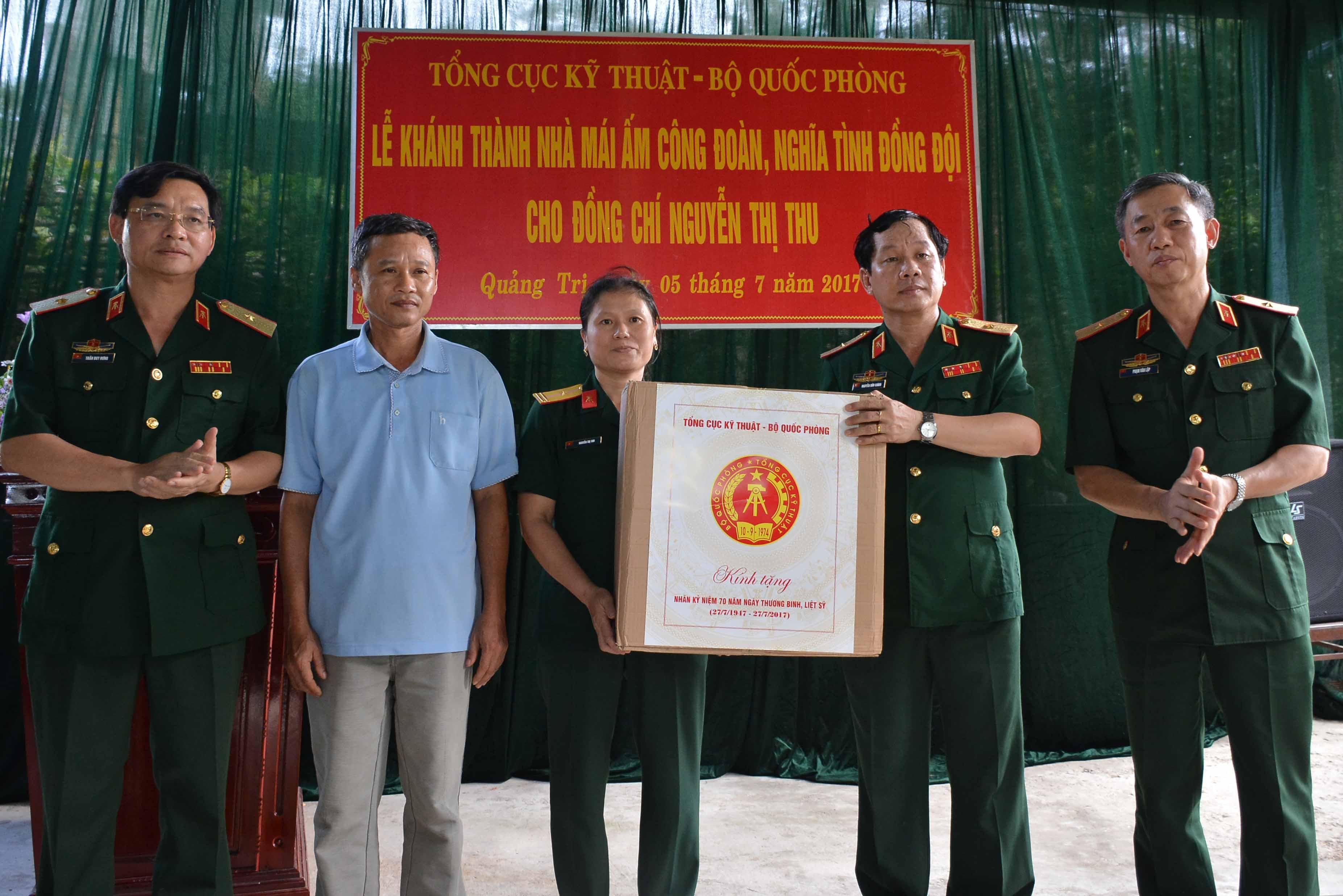 Đồng hành và sẻ chia