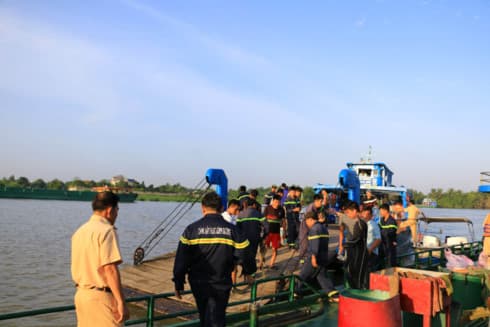 Chìm tàu trên sông Sài Gòn, 2 người mất tích