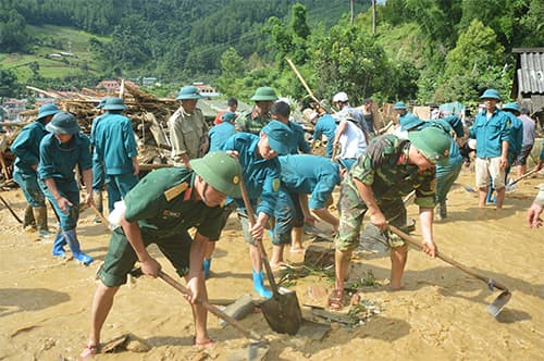 Quân khu 2 huy động hơn 1.000 cán bộ, chiến sĩ khắc phục hậu quả lũ quét tại huyện Mù Cang Chải, tỉnh Yên Bái