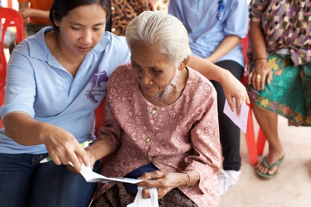 Tăng thuế bia, rượu để hỗ trợ người già