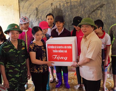 Đoàn công tác Bộ Tài nguyên và Môi trường khảo sát và hỗ trợ người dân bị lũ quét tại Mù Cang Chải