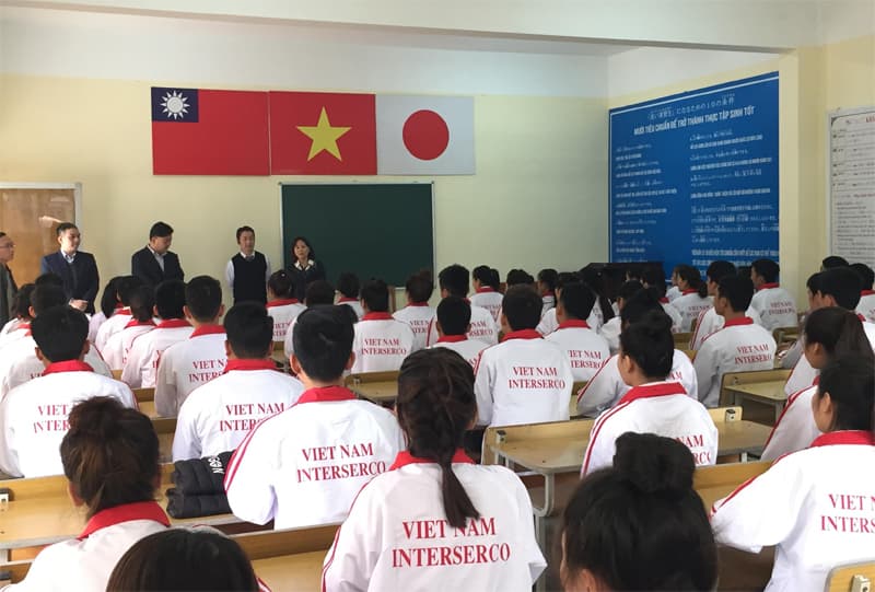 Lao động xuất khẩu: Thận trọng để tránh "Tiền mất, nợ mang"