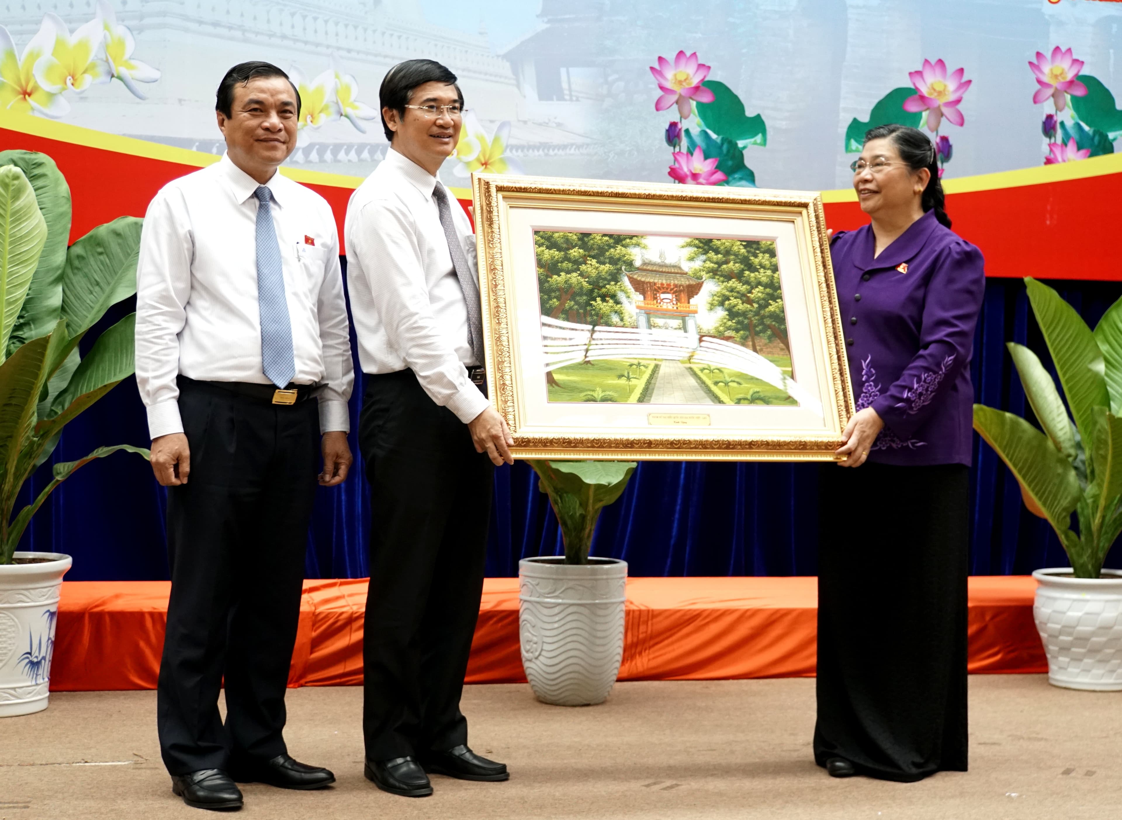 Đoàn đại biểu nữ Quốc hội Việt Nam và Lào làm việc với tỉnh Quảng Nam
