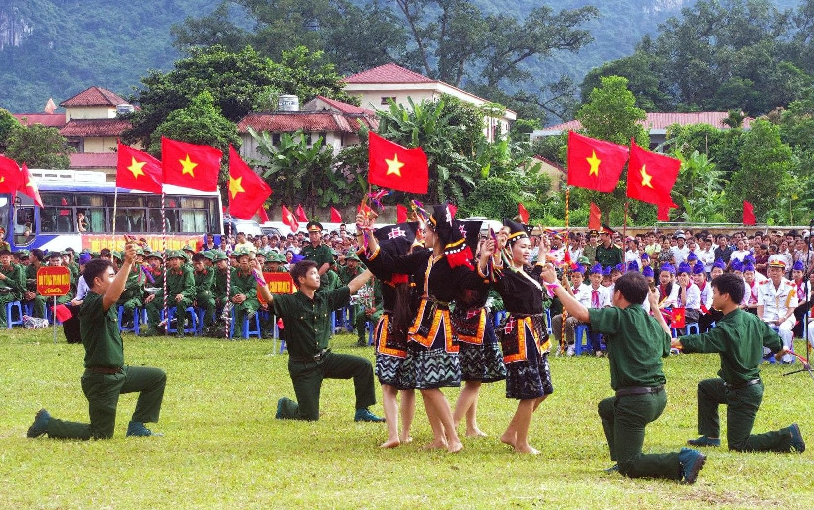 Đảng viên là hạt nhân, chi bộ là nòng cốt