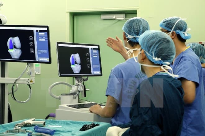 Khám miễn phí cho người dân bị biến dạng nặng nề khớp gối