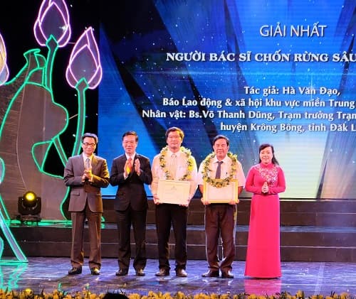 Trao giải cuộc thi “Sự hy sinh thầm lặng” lần thứ IV