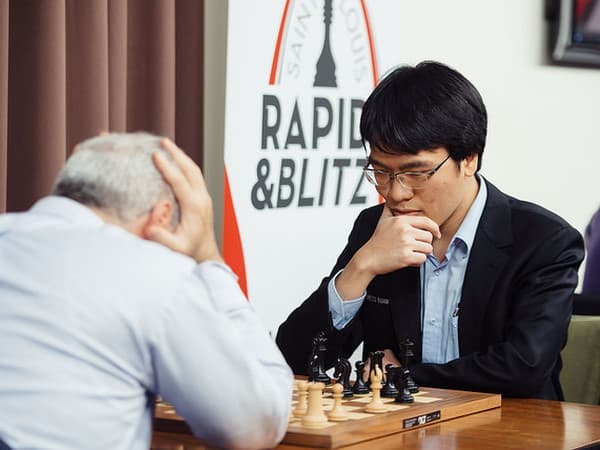 Kỳ thủ Lê Quang Liêm đánh bại "vua cờ" Garry Kasparov