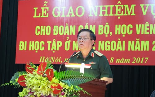 Giao nhiệm vụ cho đoàn cán bộ, học viên đi học ở nước ngoài