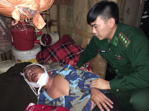 Kịp thời đưa ngư dân gặp nạn đi cấp cứu