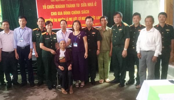 Cục Hậu cần (Tổng cục Hậu cần) trao nhà tình nghĩa tặng gia đình người có công
