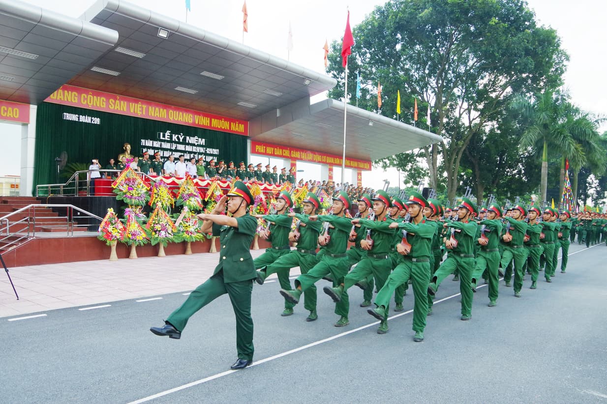 Trung đoàn 209 kỷ niệm 70 năm thành lập và đón nhận Huân chương Bảo vệ Tổ quốc hạng ba