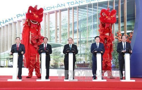 Thủ tướng Nguyễn Xuân Phúc phát lệnh khởi công dự án tổ hợp sản xuất ô tô thương hiệu Việt đầu tiên