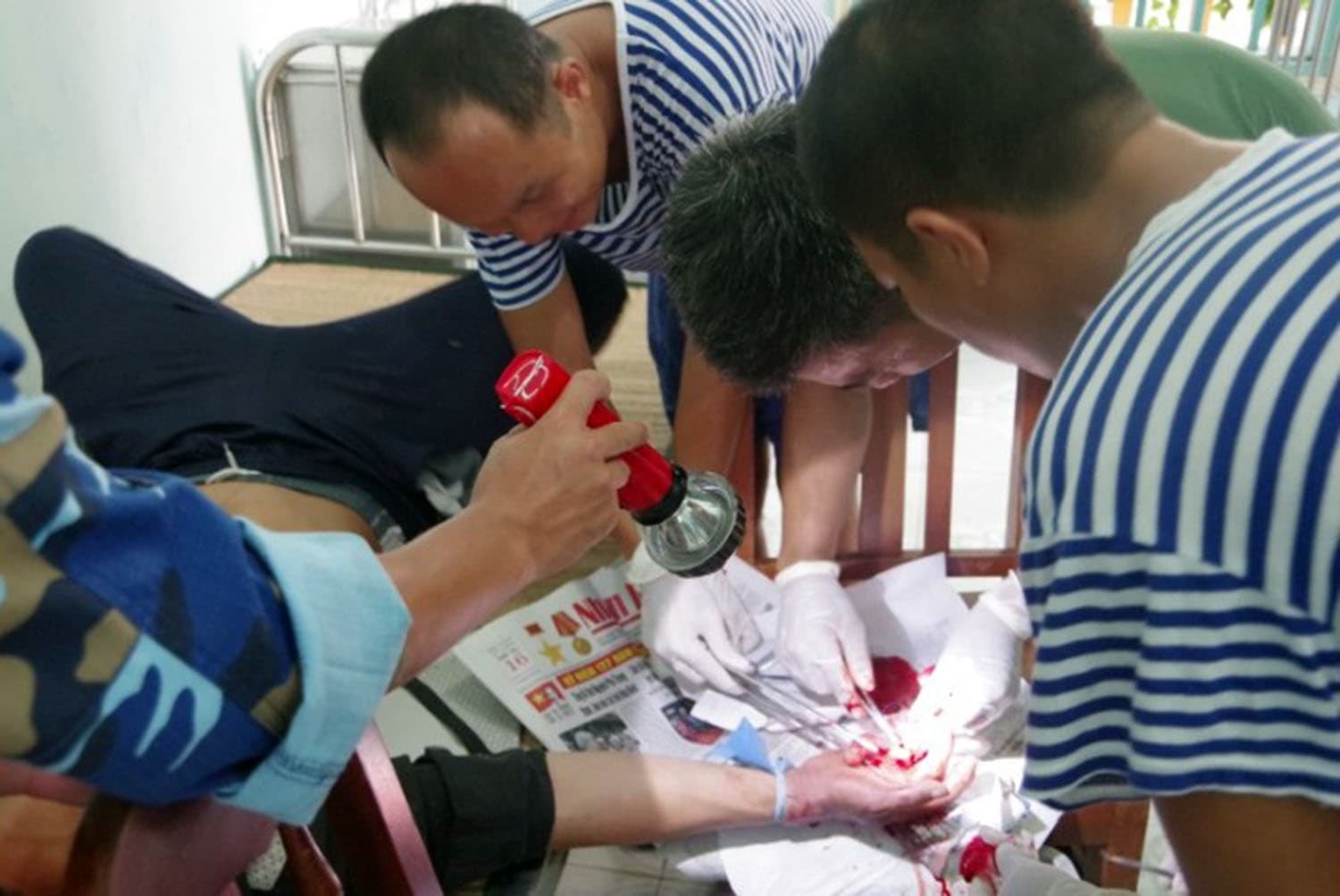 Bệnh xá đảo Sơn Ca cấp cứu thành công ngư dân bị tai nạn trên biển