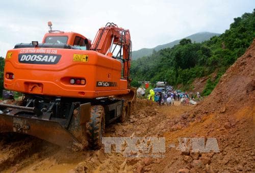 Tạm thời thông tuyến Quốc lộ 279 sau sự cố sạt lở