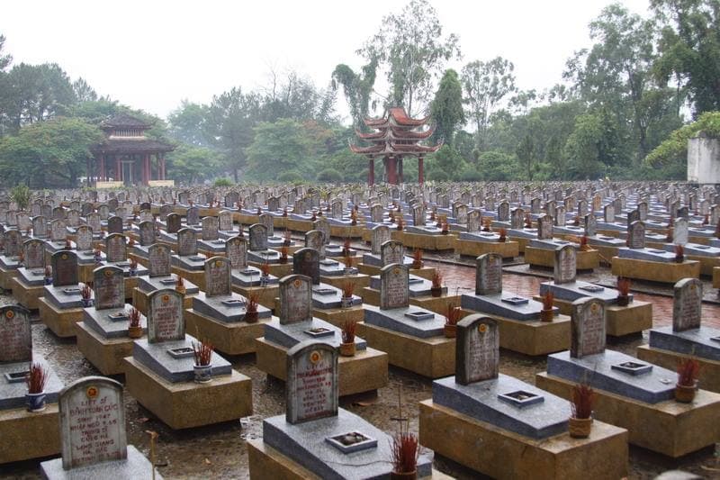 Mong tìm được phần mộ của cha
