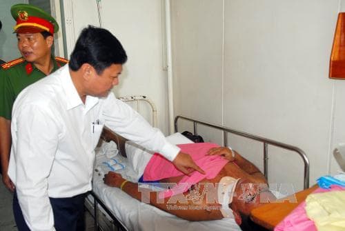 Lãnh đạo Thành phố Hồ Chí Minh thăm hỏi các chiến sĩ phòng cháy chữa cháy bị thương khi làm nhiệm vụ