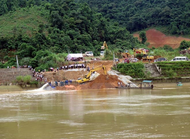 Tìm thấy thi thể hai nạn nhân trong vụ sập cầu ở Tuyên Quang