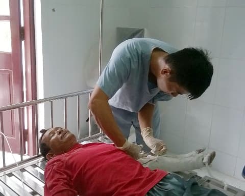 Đảo Song Tử Tây cấp cứu ngư dân bị nạn trên biển